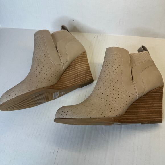 DV by Dolce Vita Gerdy Bootie - Beige NEW Size 9 - Picture 6 of 11